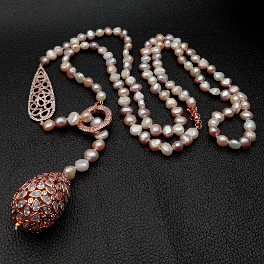 Rose gold plated pearl necklace