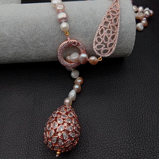 Rose gold plated pearl necklace