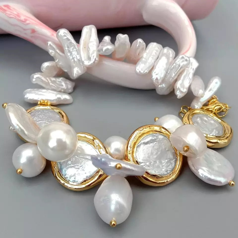 White irregular pearl bracelet