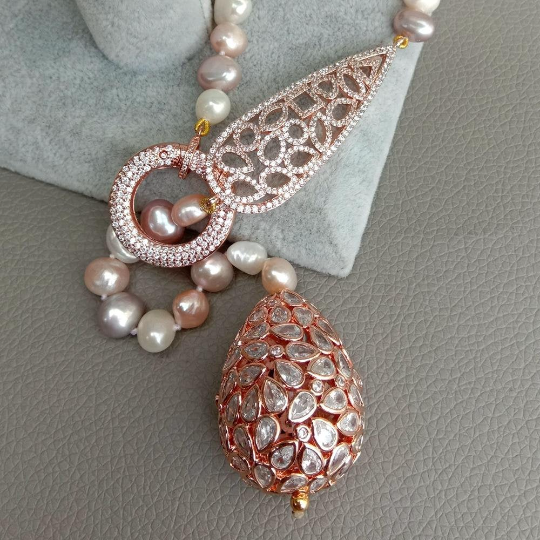 Rose gold plated pearl necklace