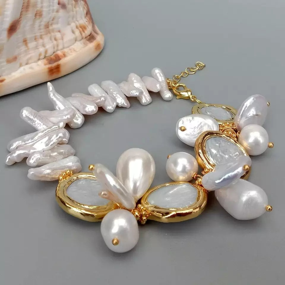 White irregular pearl bracelet