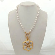 Natural pearl  Sea Shell pendant necklace