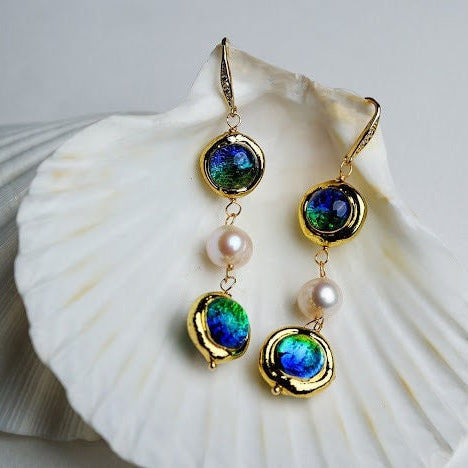Natural pearl earring.