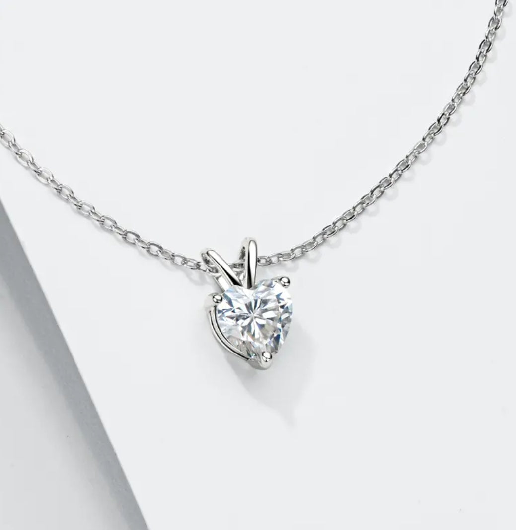 1Ct 6.5mm Heart Moissanite Diamond Pendant Necklace