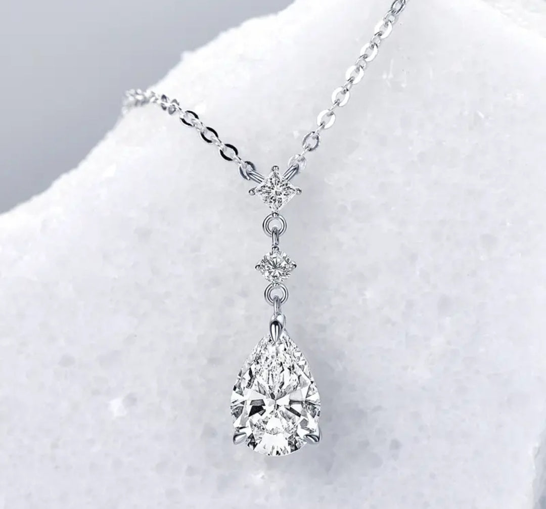2Ct 7×10mm pear Moissanite Diamond Pendant Necklace