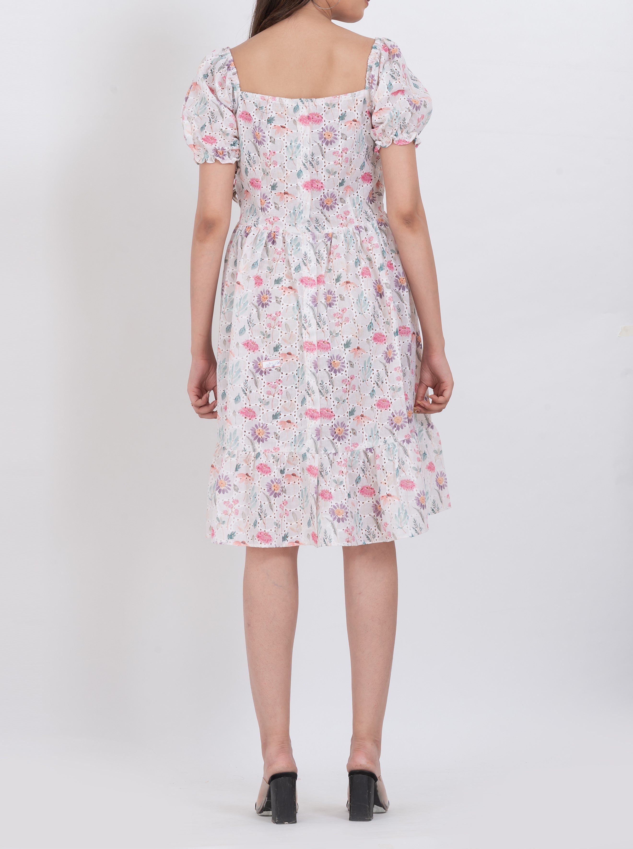 Boho-inspired floral dress with square neck and puff sleeve details