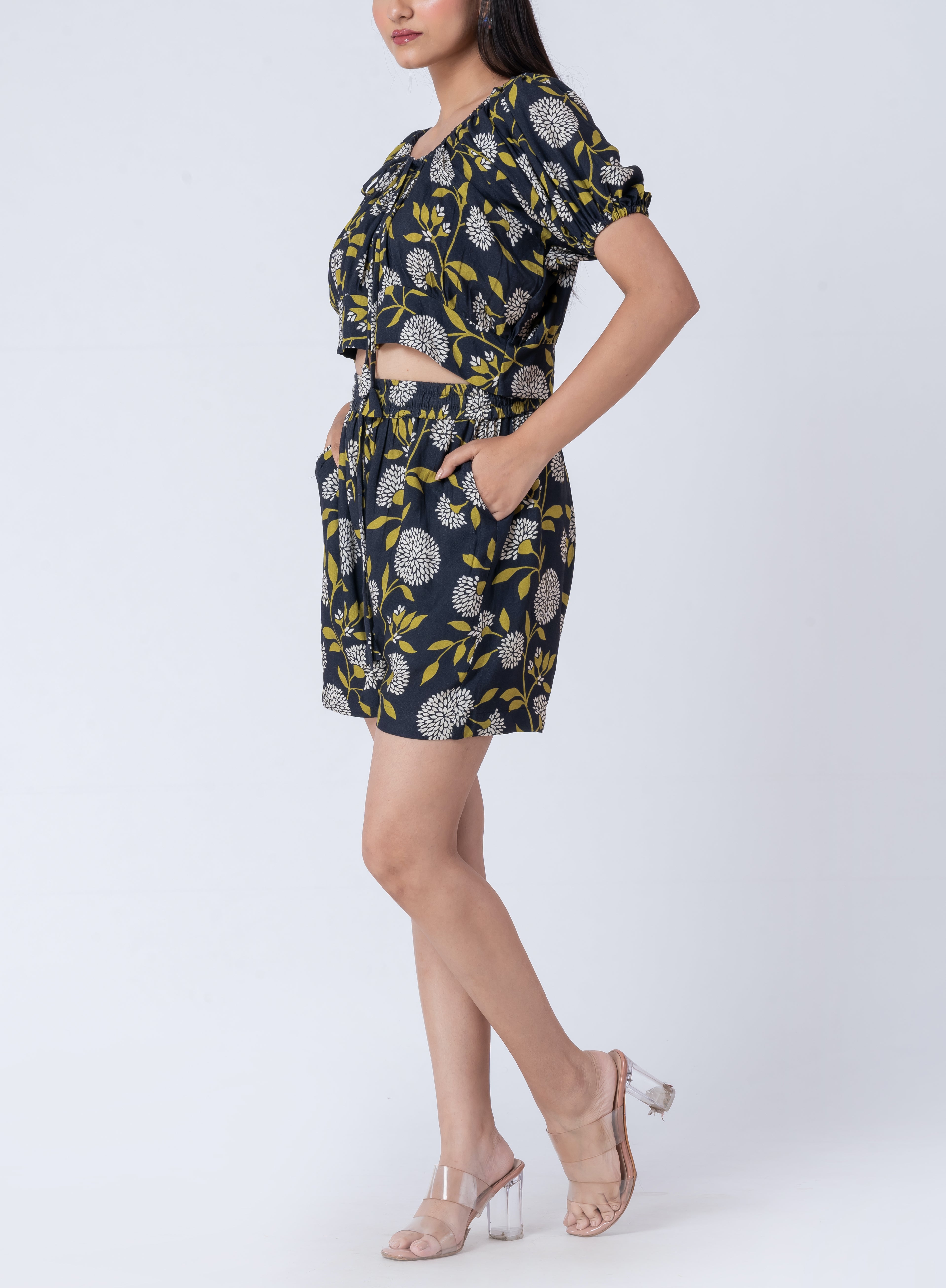 Botanical print rayon shorts lightweight style