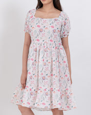 Elegant floral dress with puff sleeves, perfect for semi-formal gatherings