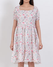 Floral print A-line dress with square neckline and puff sleeves for a feminine look