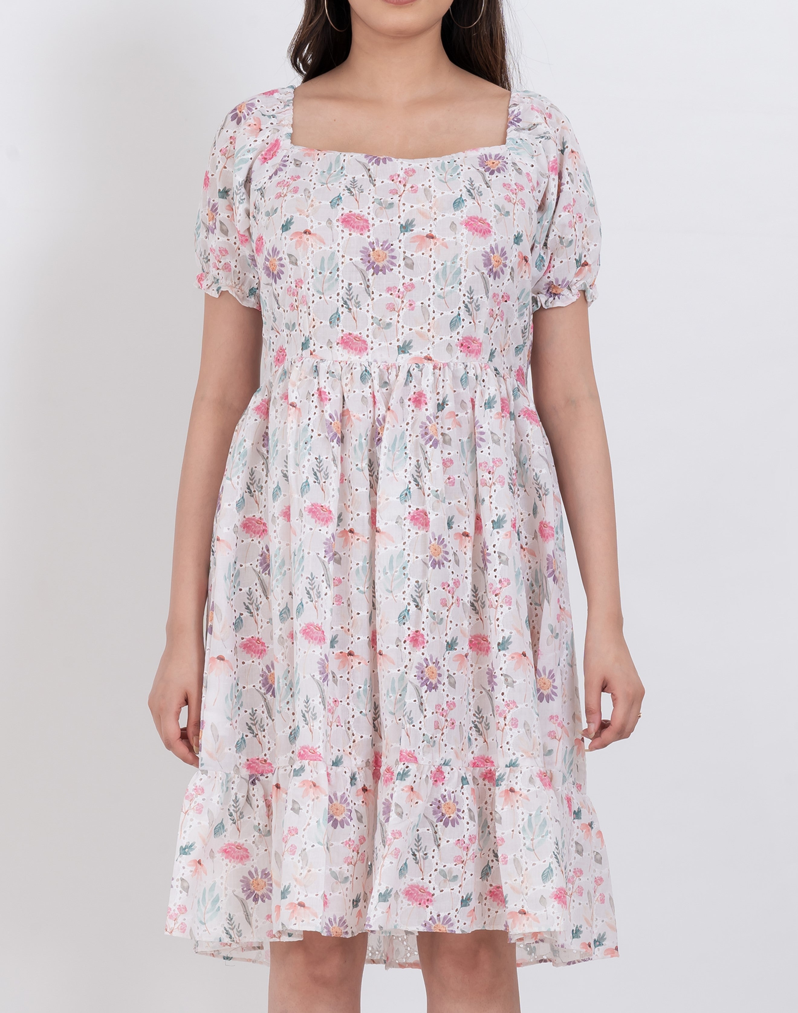 Floral print A-line dress with square neckline and puff sleeves for a feminine look