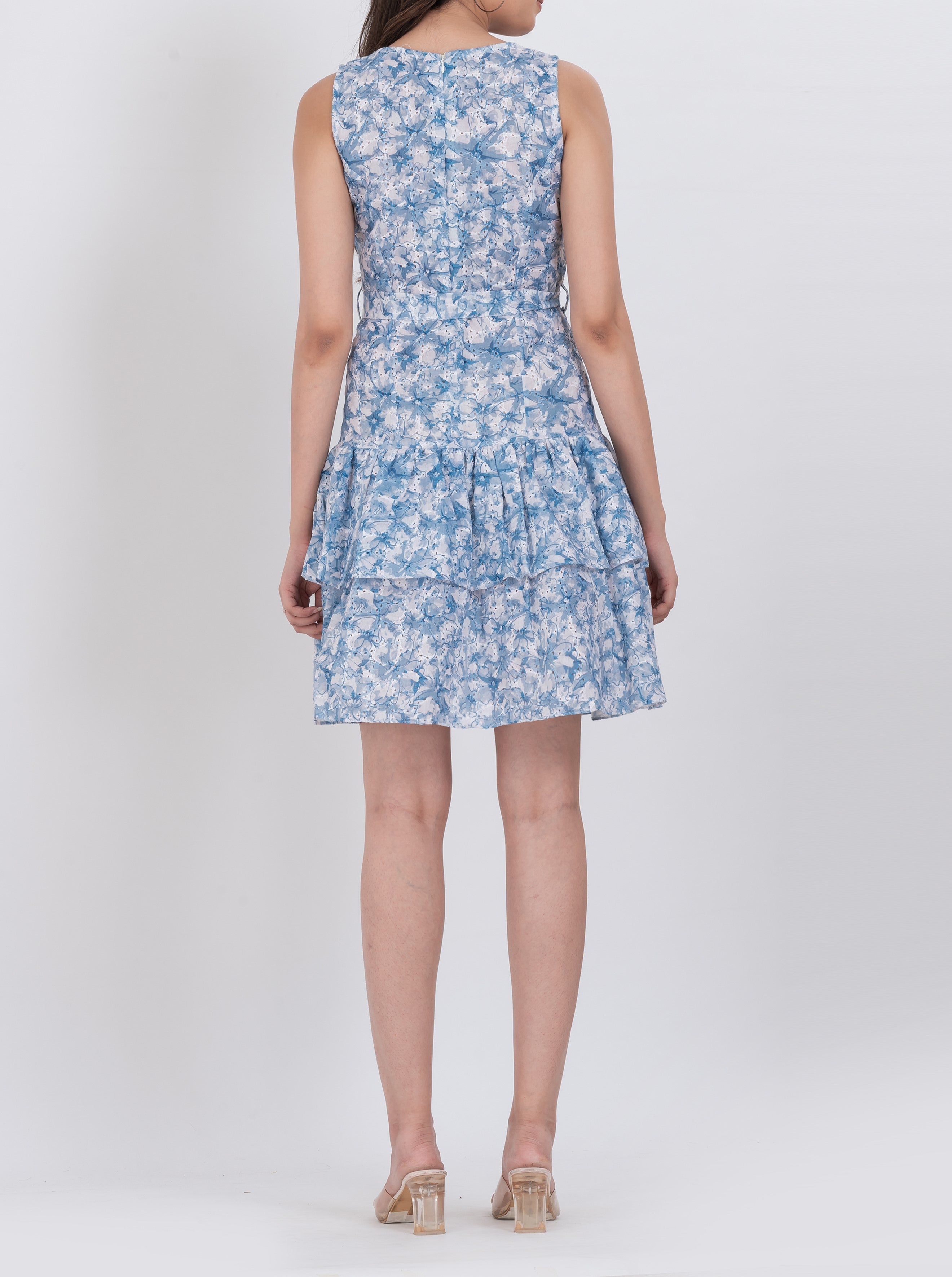  Flowy tiered dress in floral print for a perfect summer event look