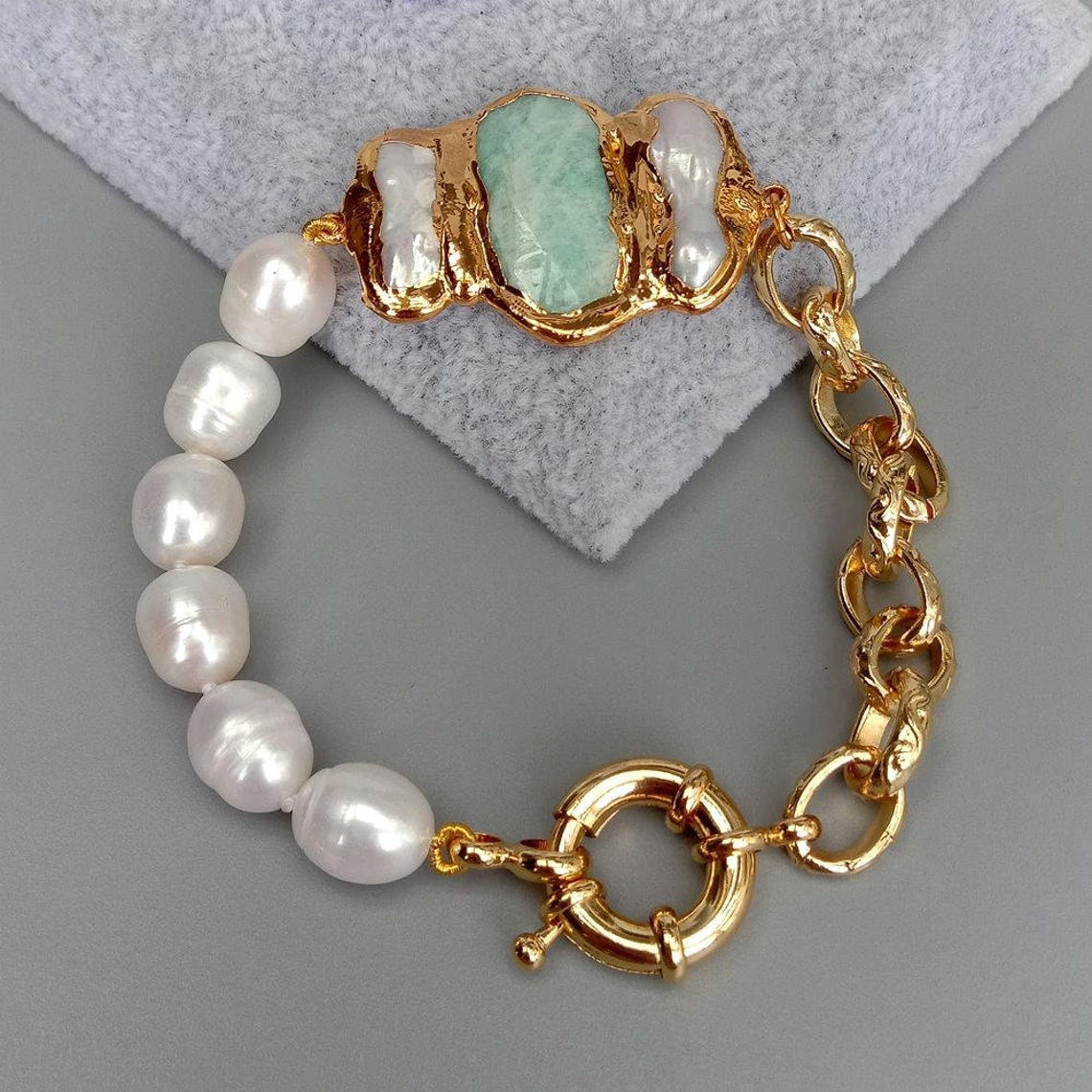 White pearl bracelet