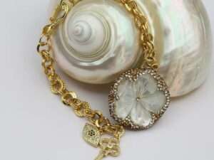 Vintage Shell Flower Golden Charms Gold Chain Bracelet.