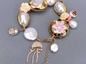 Vintage Seashell Pearl Flower White Pearl Charm Bracelet.
