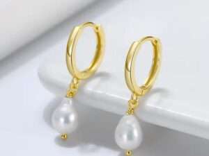 Silver cultured baroque pearl Earrings.