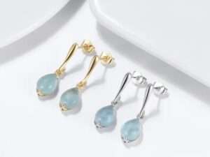 Silver natural aquamarine drop earrings.