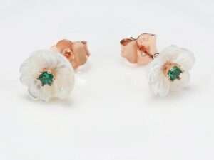 Silver Fashion Natural Shell Flower Zircon Earrings.